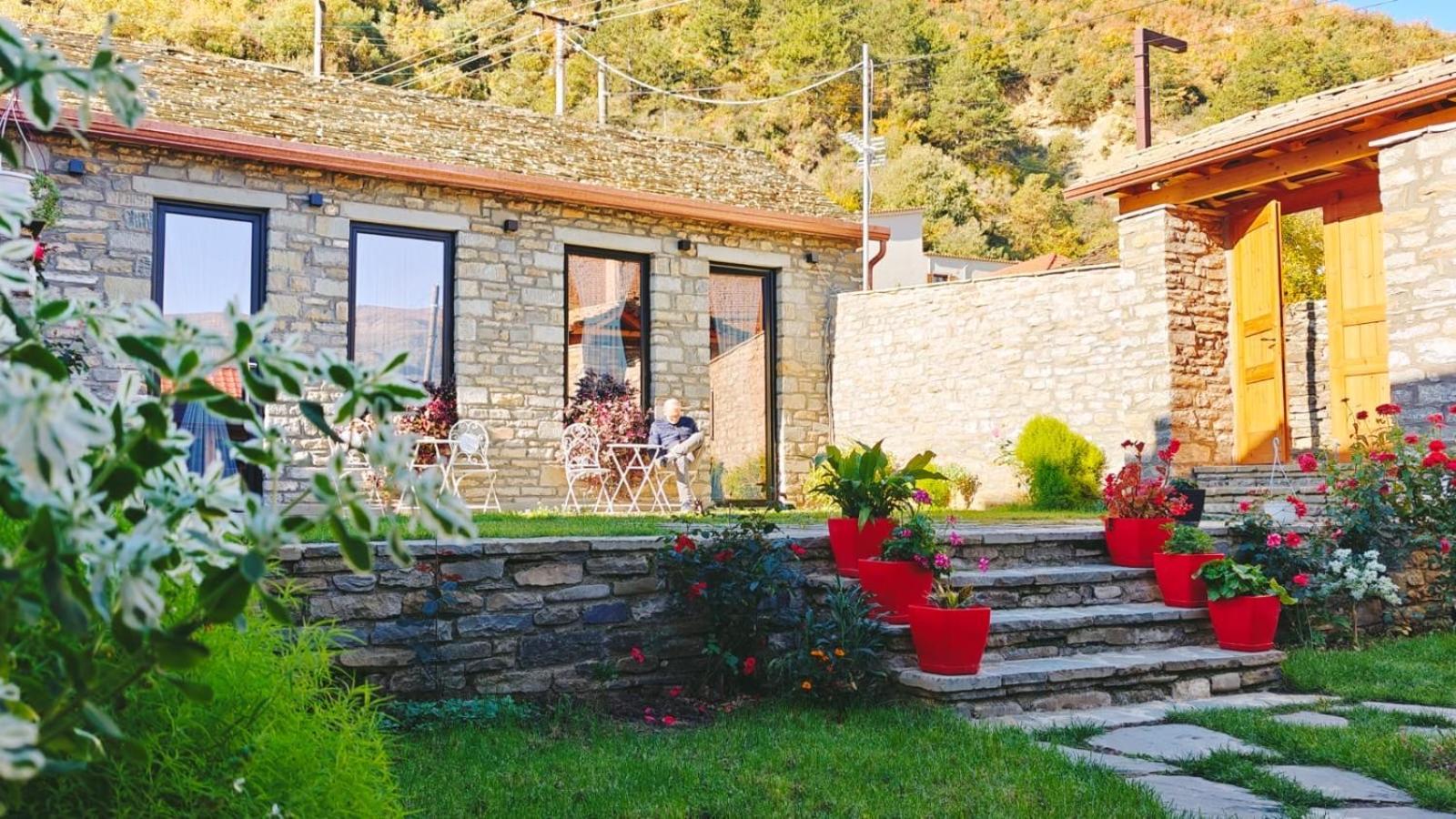 Gogo Moustache Guest House Përmet Extérieur photo