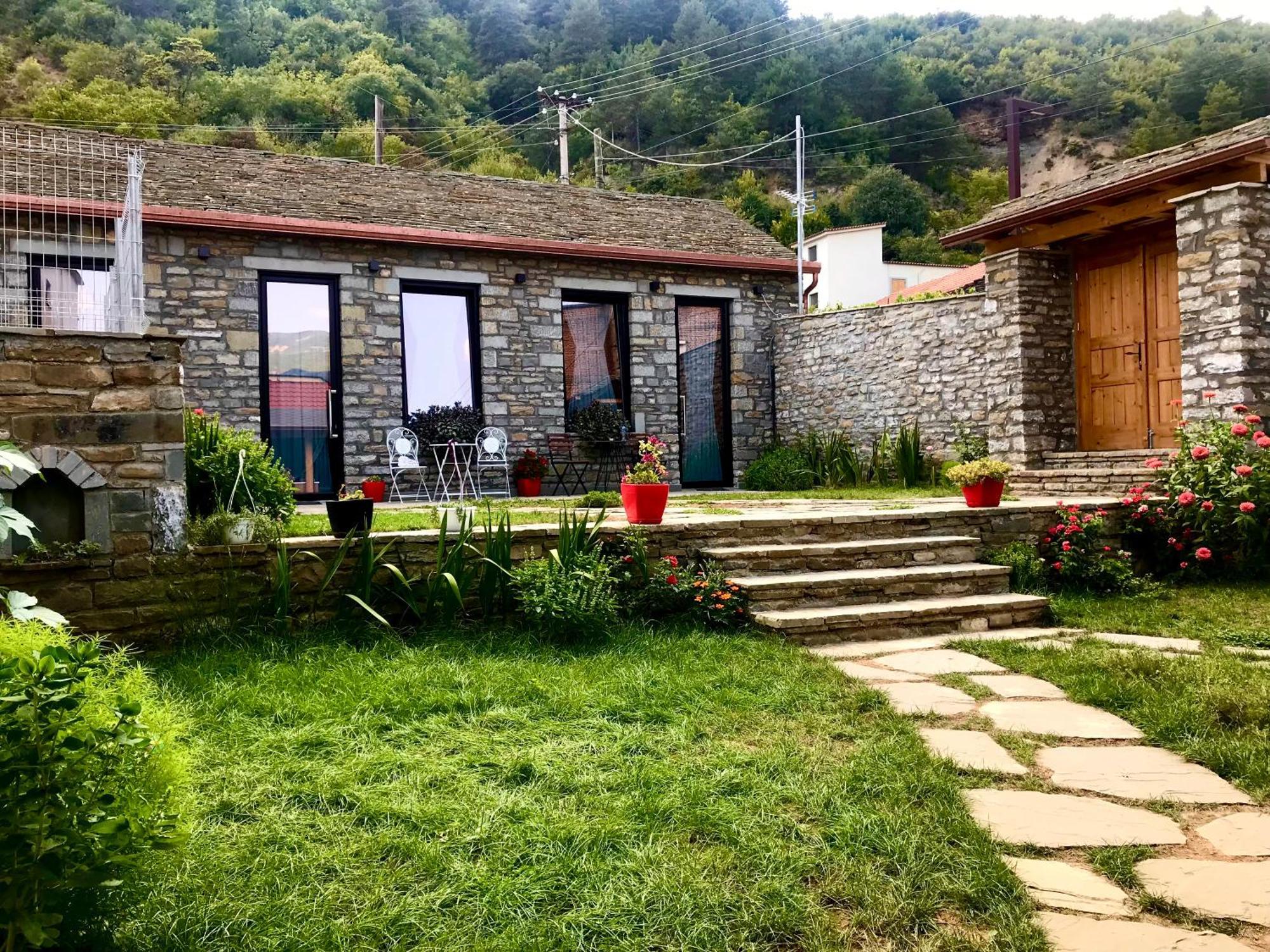 Gogo Moustache Guest House Përmet Extérieur photo
