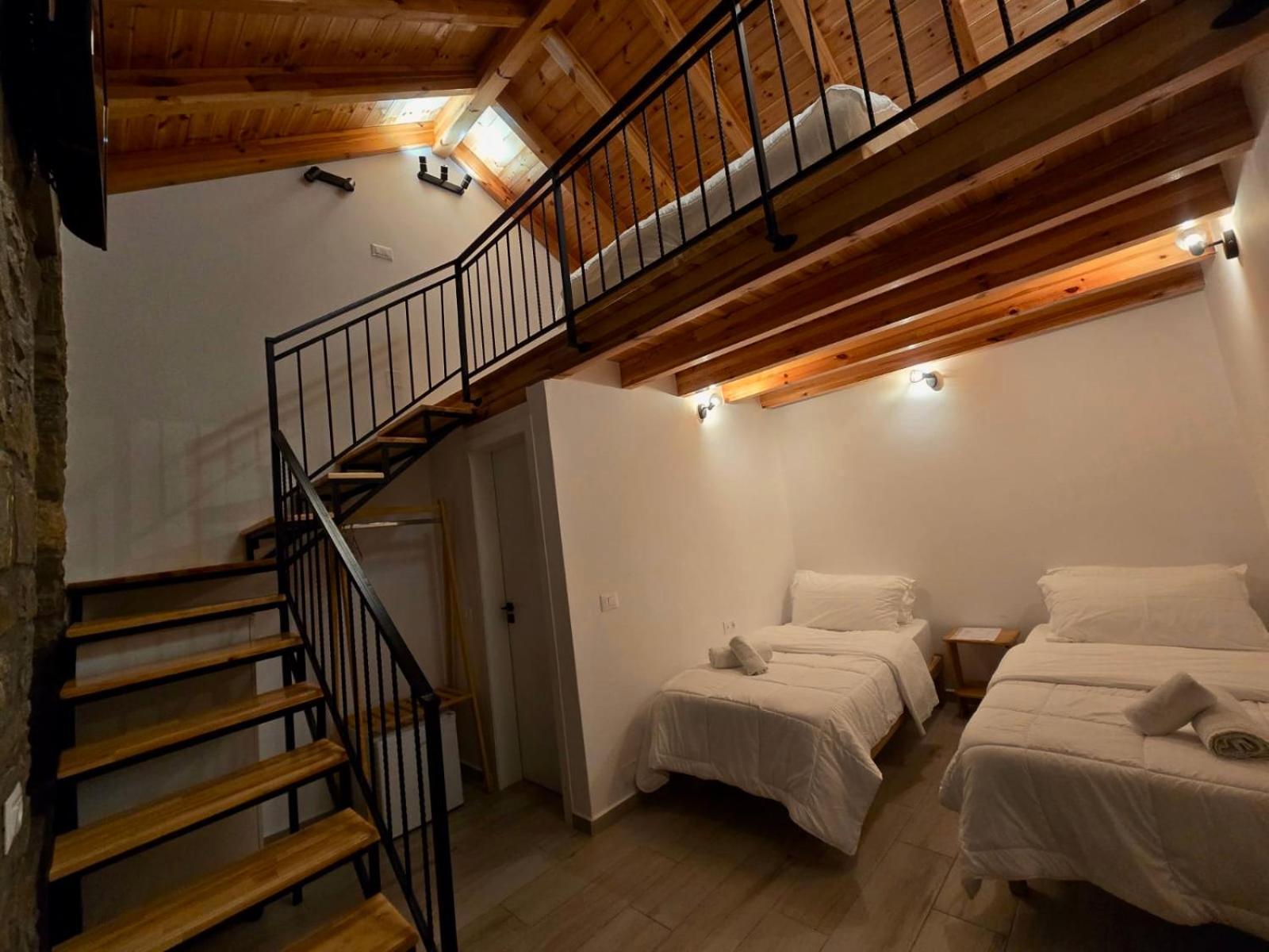 Gogo Moustache Guest House Përmet Extérieur photo